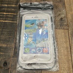 NEW IN BOX WATERPROOF CELL PHONE CASE IN BLACK